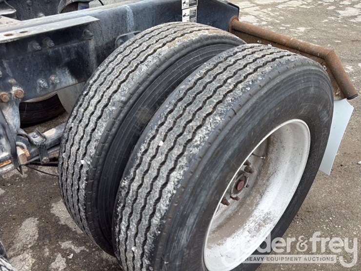 2018-peterbilt-579-image-19