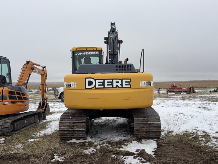 deere-120d-image-10