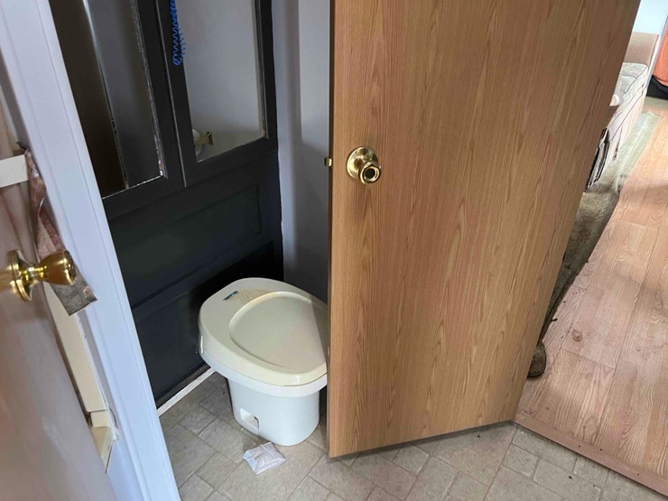 2003-keystone-hornet-travel-trailer-image-14