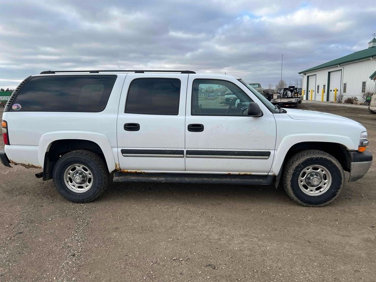2005-chevrolet-suburban-image-5
