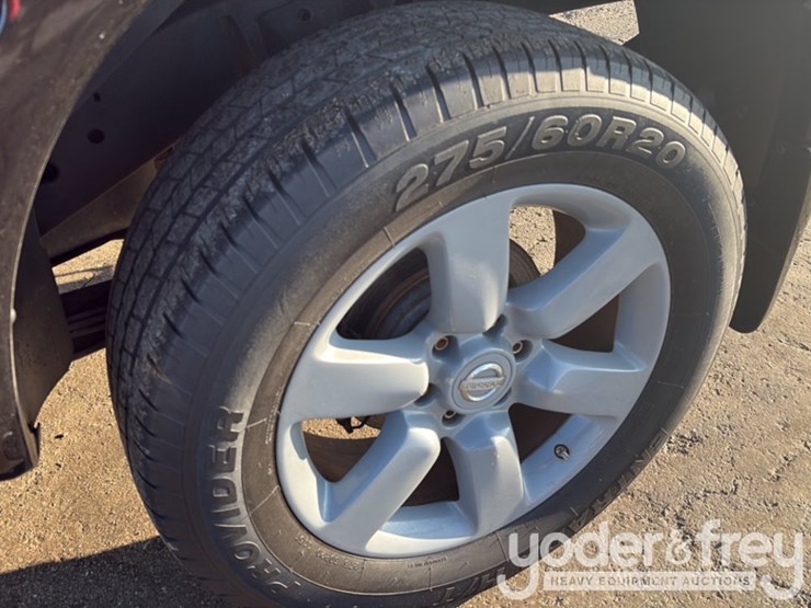 2011-nissan-titan-image-13