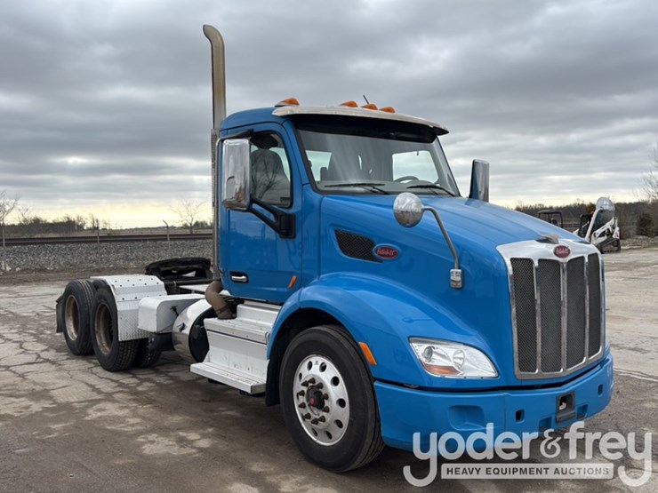 2018-peterbilt-579-image-2