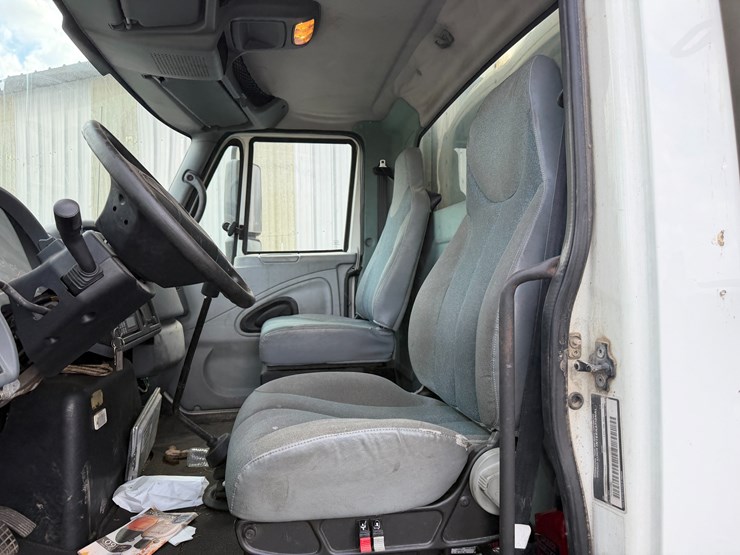 2004-international-durastar-4300-image-53