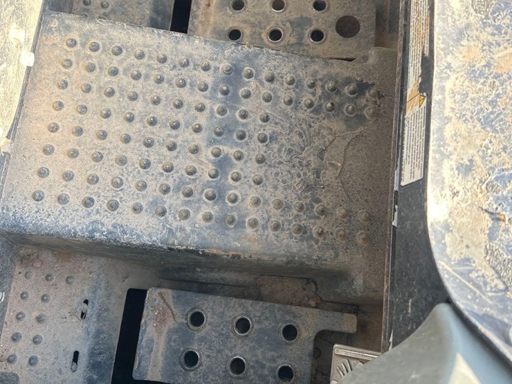 2021-bobcat-t450-image-16