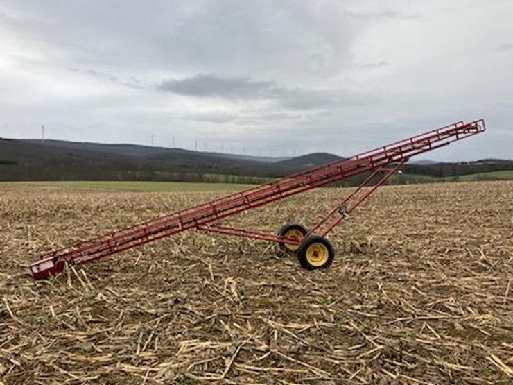 #715-•-32'-small-bale-elevator-image-1