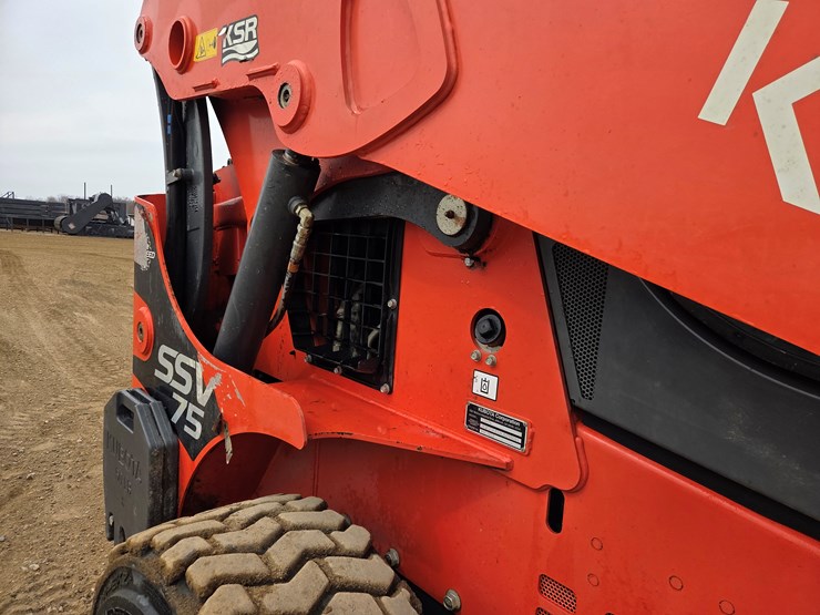 kubota-ssv75-image-13