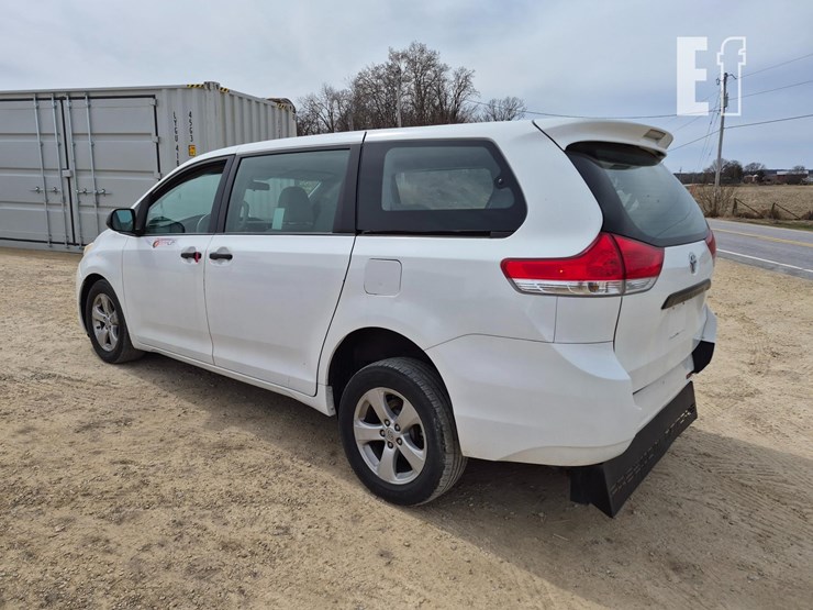 toyota-sienna-image-10