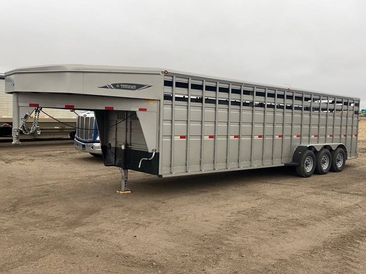 2013-titan-trailer-image-1