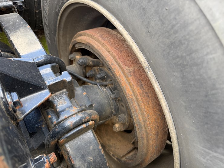 2012-kenworth-900b-image-13