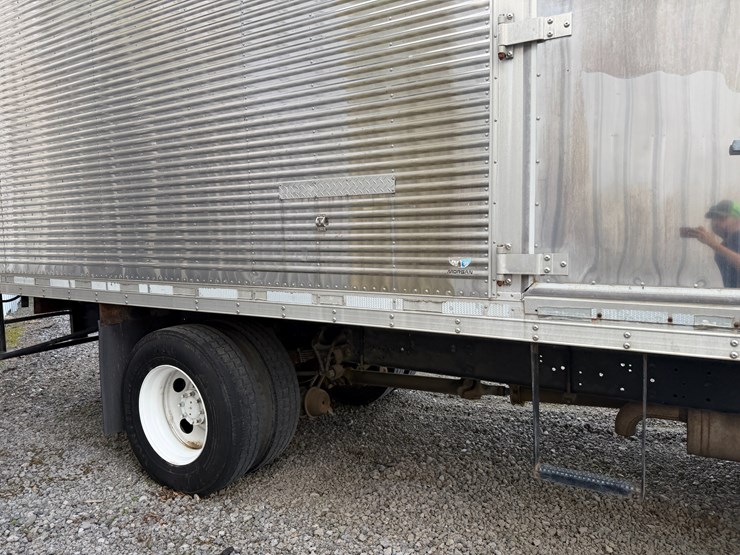 2004-international-durastar-4300-image-38