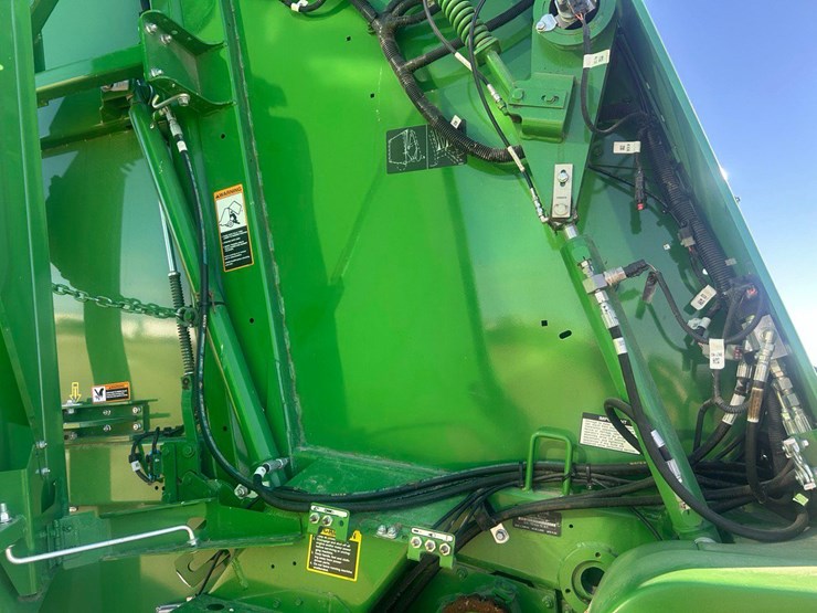 2024-john-deere-561r-image-24