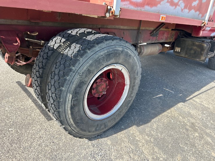 1981-ford-f800-image-10