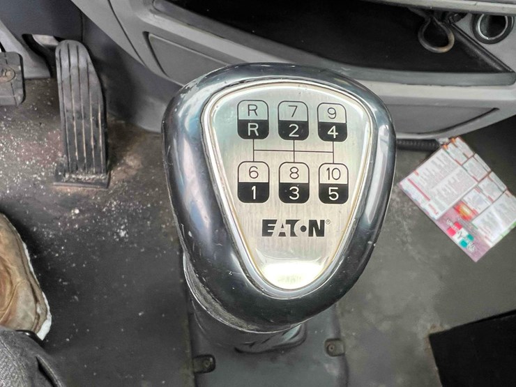 2016-peterbilt-579-image-51