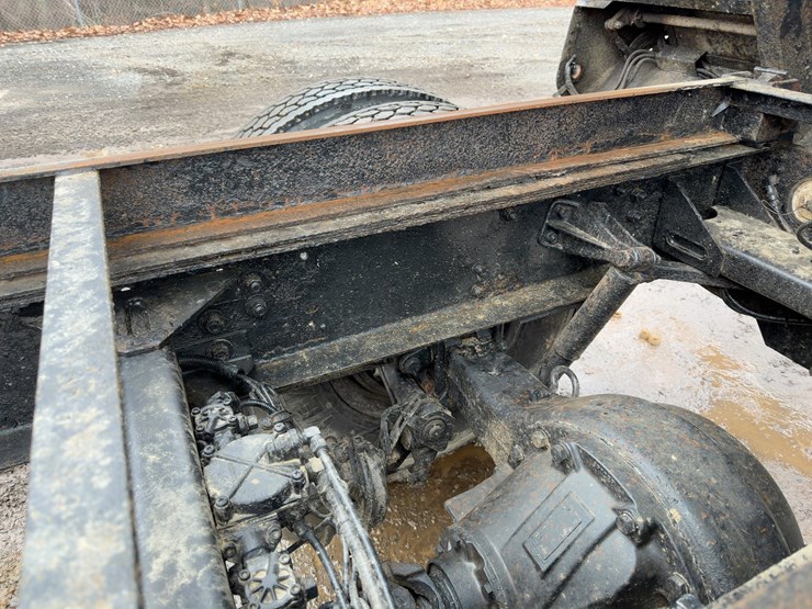 2005-kenworth-t300-image-15