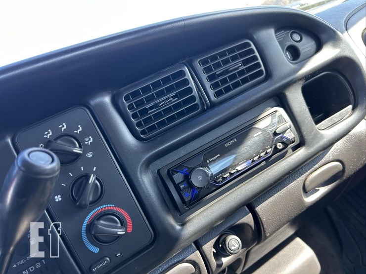 2001-dodge-ram-1500-image-18