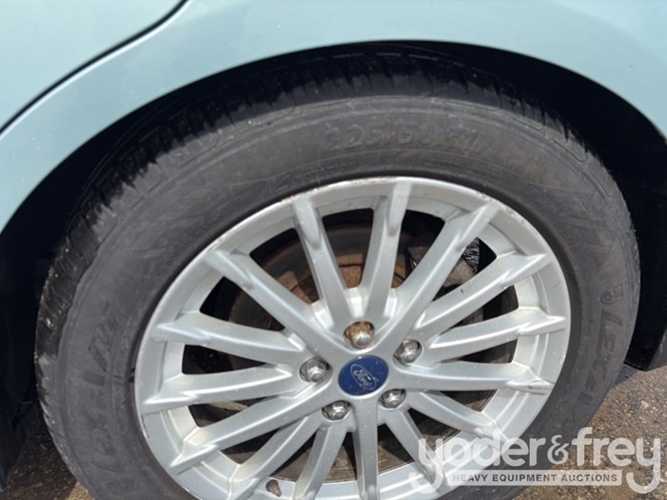 2013-ford-cmax-image-11