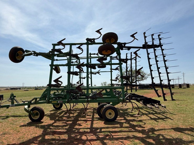 john-deere-2410-image-5