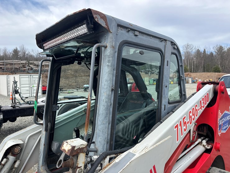 takeuchi-tl240-image-24