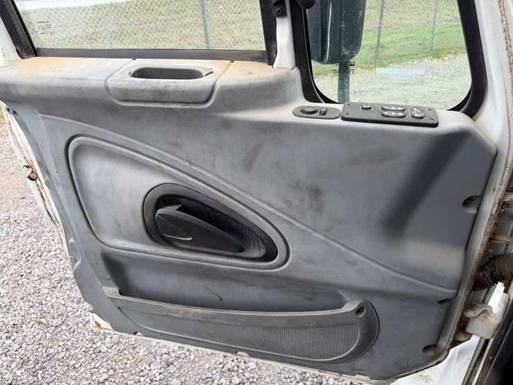 2004-international-durastar-4300-image-63