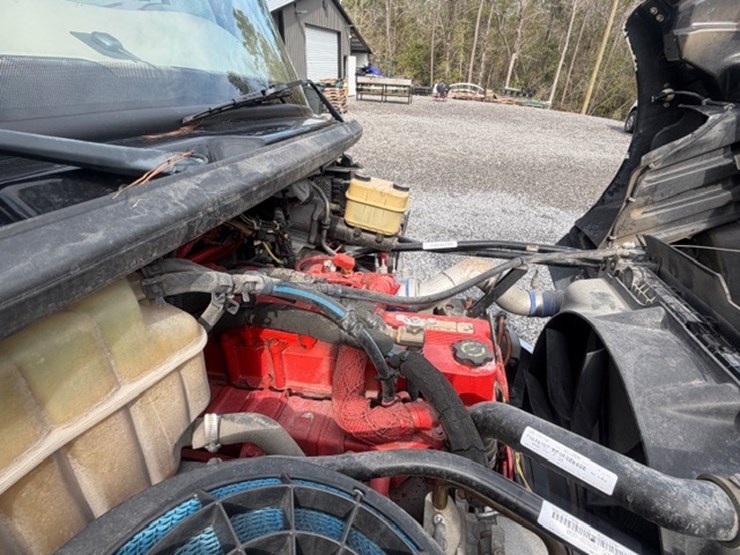 2008-freightliner-m2-106-image-100