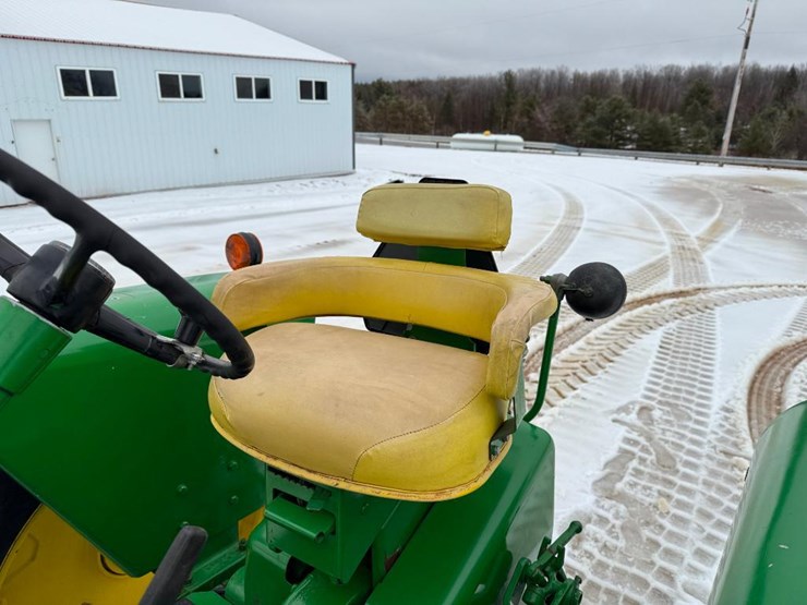 john-deere-3010-image-37