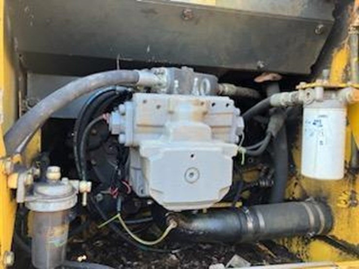 #315-•-2004-komatsu-pc-200-lc-excavator-image-9