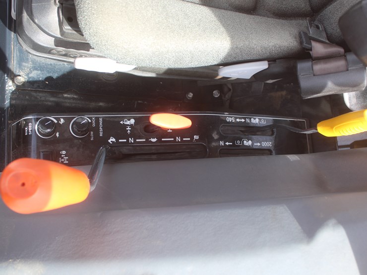 2018-massey-ferguson-1755m-image-26