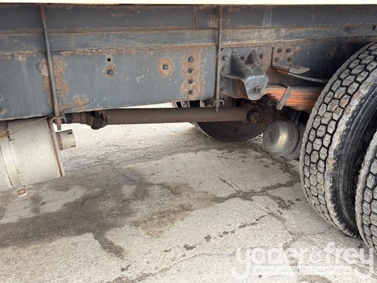 2001-isuzu-npr-image-13