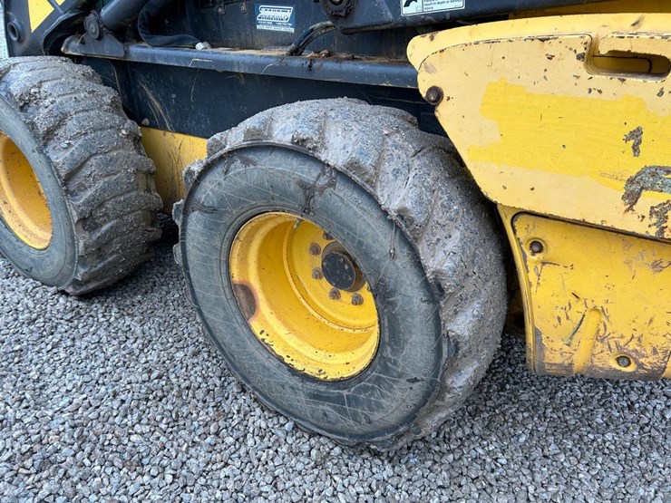 2016-new-holland-l230-image-14