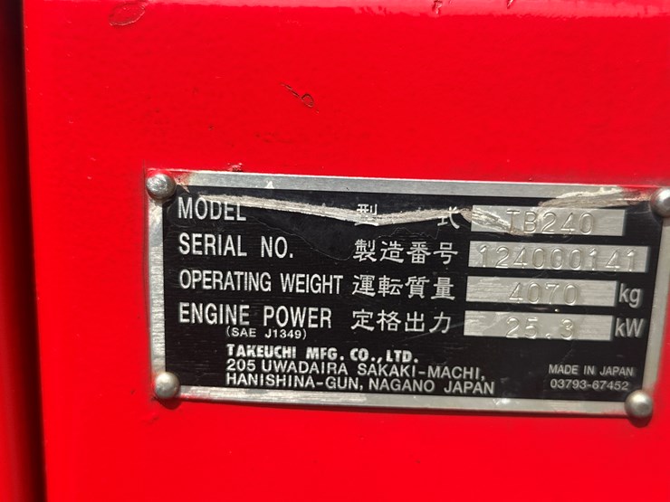 2014-takeuchi-tb240-image-64