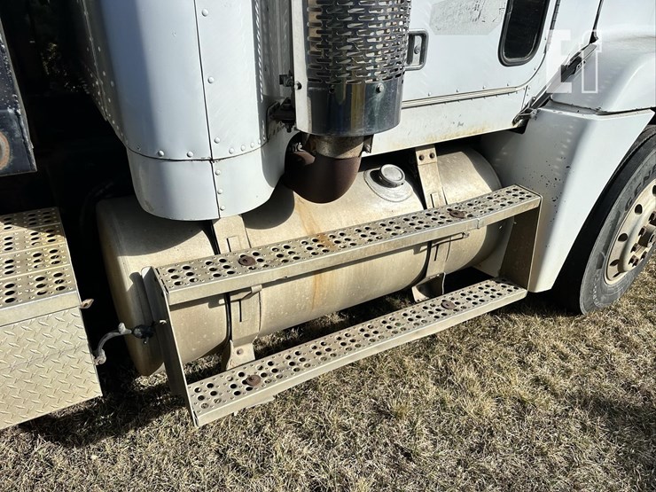 1991-freightliner-fld120-image-20