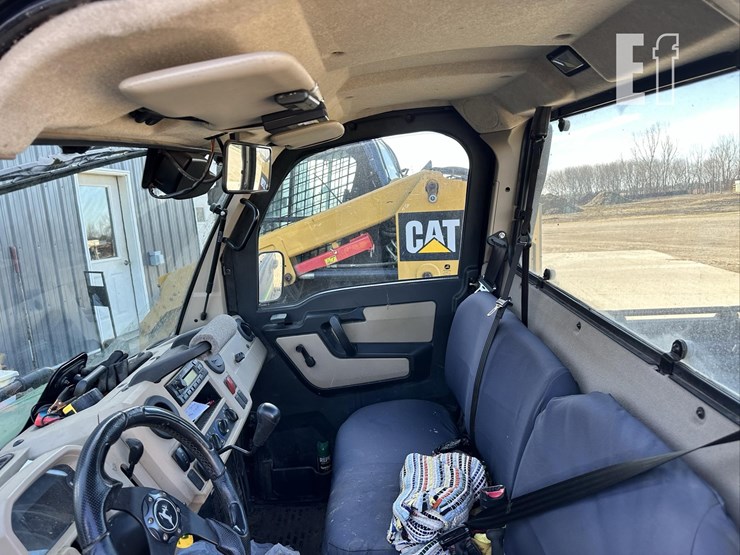 2019-john-deere-gator-xuv-835r-image-14