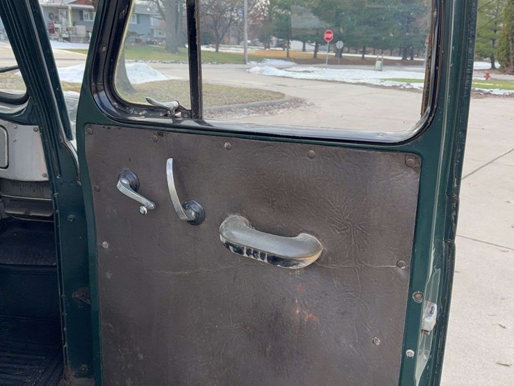 1951-international-l-112-image-34