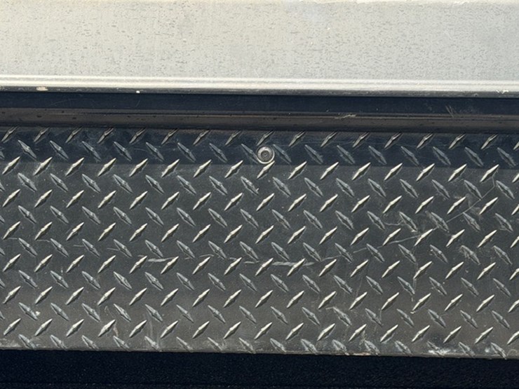 2008-freightliner-m2-106-image-35