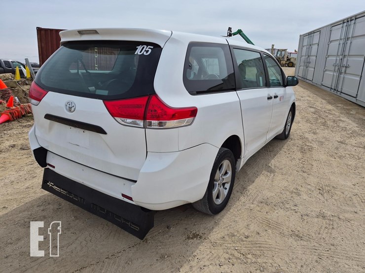 toyota-sienna-image-8