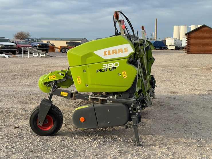 2020-claas-380-image-4