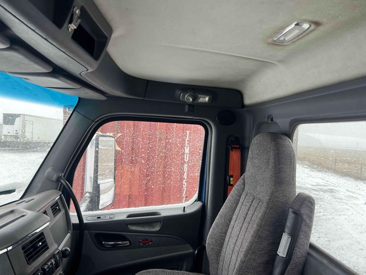 2016-peterbilt-579-image-55