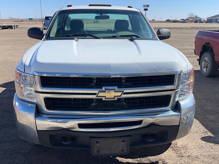 2010-chevrolet-2500-image-2