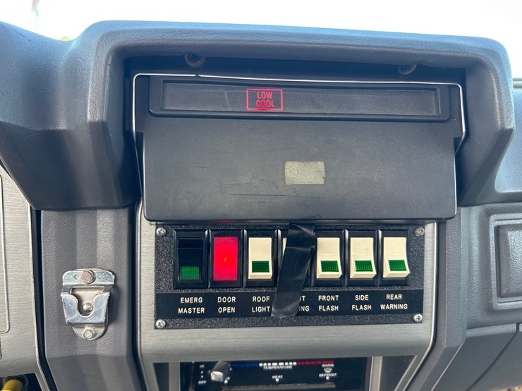 1991-ford-f800-image-19