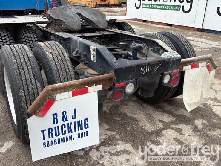 2018-peterbilt-579-image-24