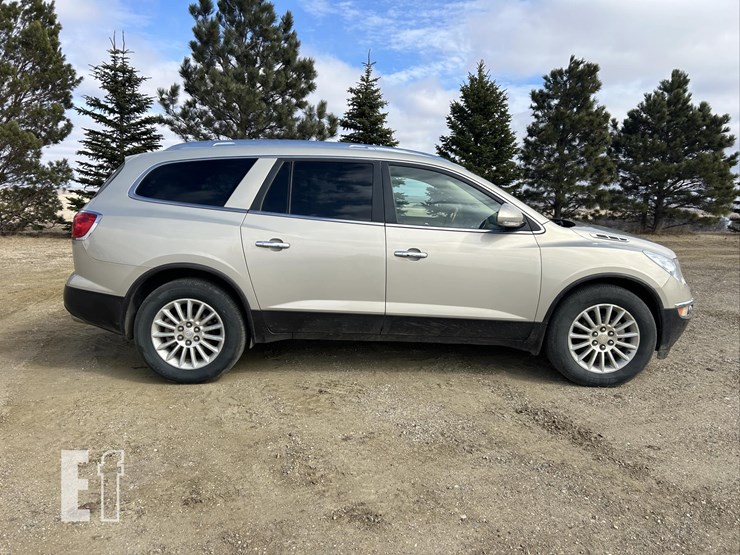 2011-buick-enclave-image-2