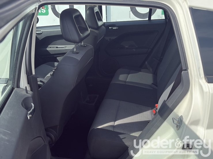 2009-dodge-caliber-image-17