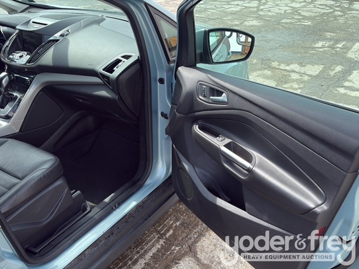 2013-ford-cmax-image-22