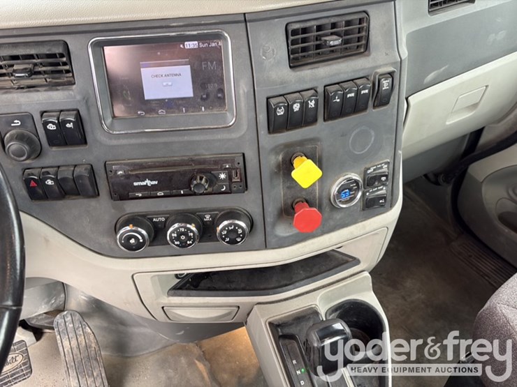 2018-peterbilt-579-image-57