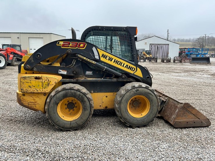 2016-new-holland-l230-image-5