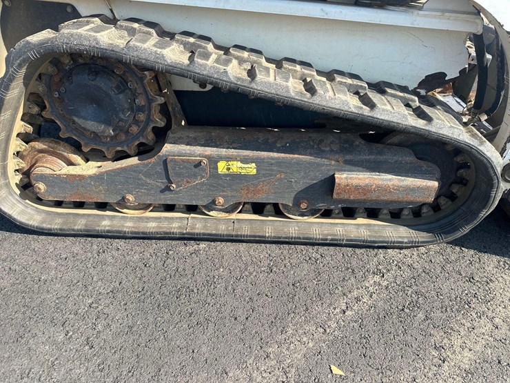 2021-bobcat-t450-image-10