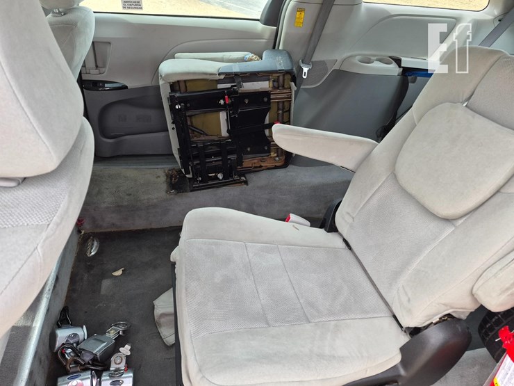 toyota-sienna-image-13