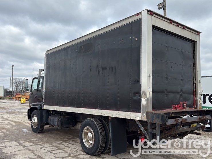 2001-isuzu-npr-image-4