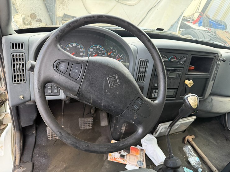 2004-international-durastar-4300-image-54