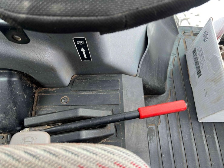 2016-kubota-m6-131-image-21